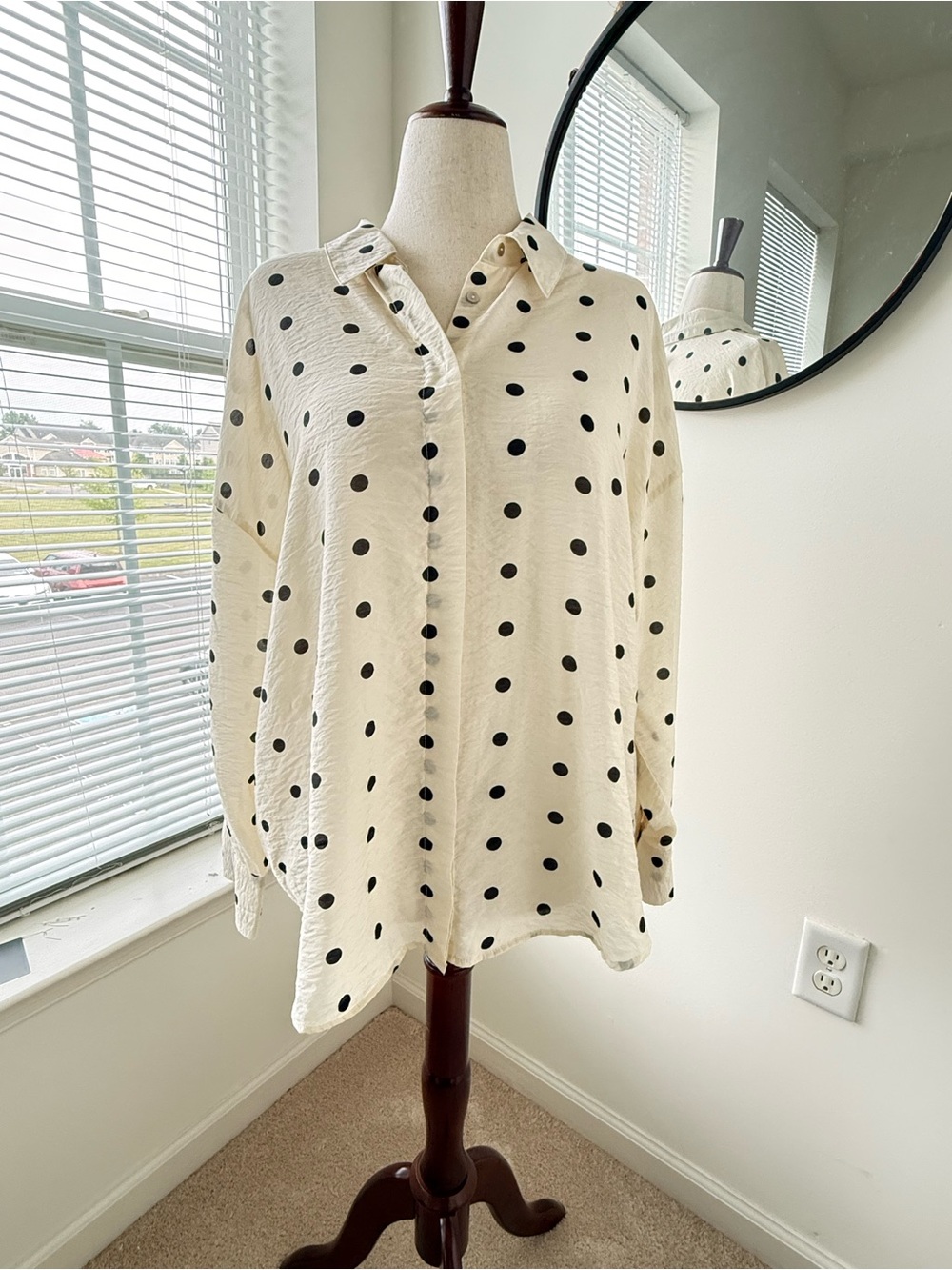 Zara Cream Button-Down Blouse with Black Polka Dots - Picture 4 of 8